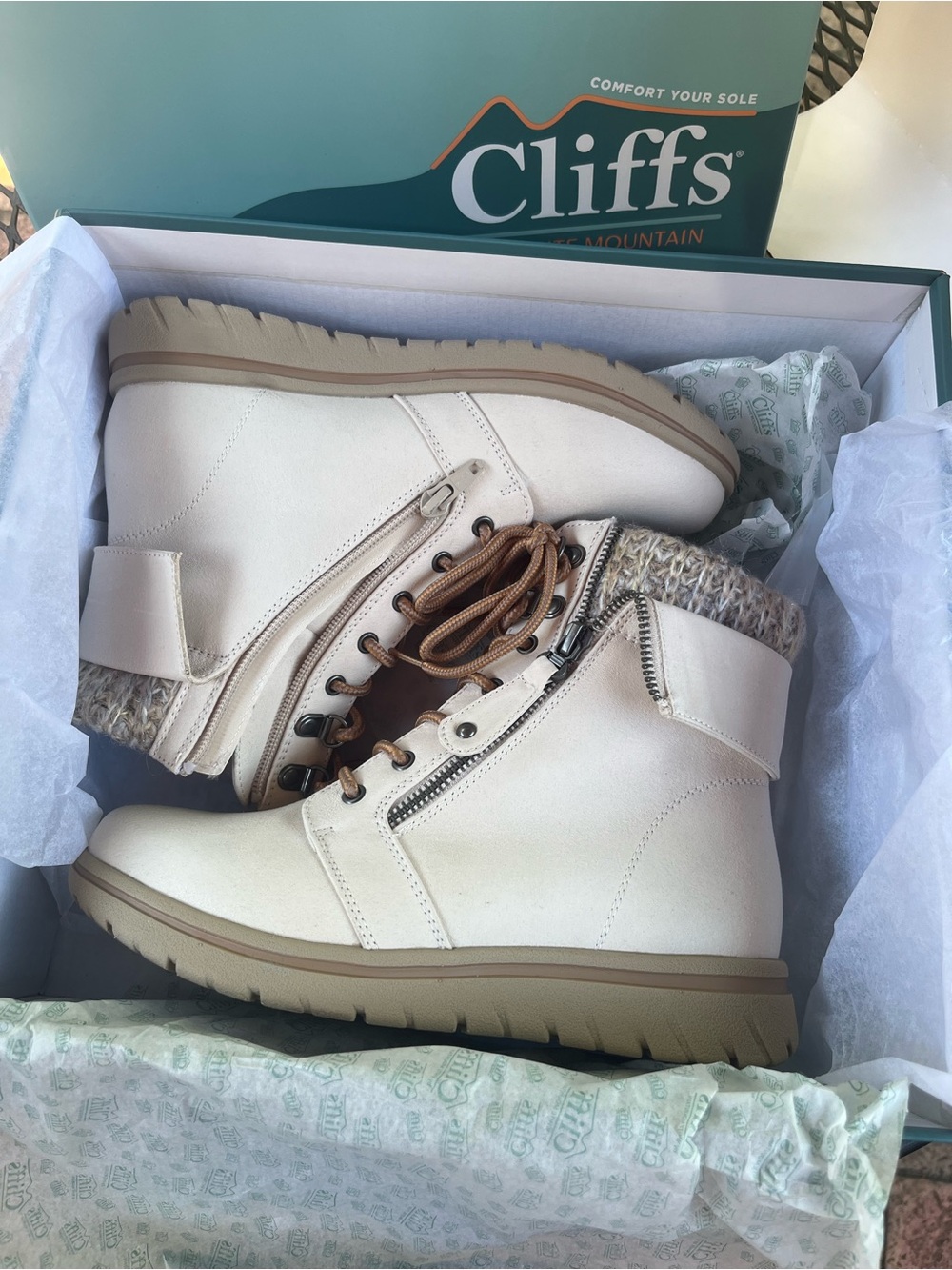 NWT Cliffs by White Mountain Lace-Up Ankle Boot- Hope Winter White Size 6.5 M